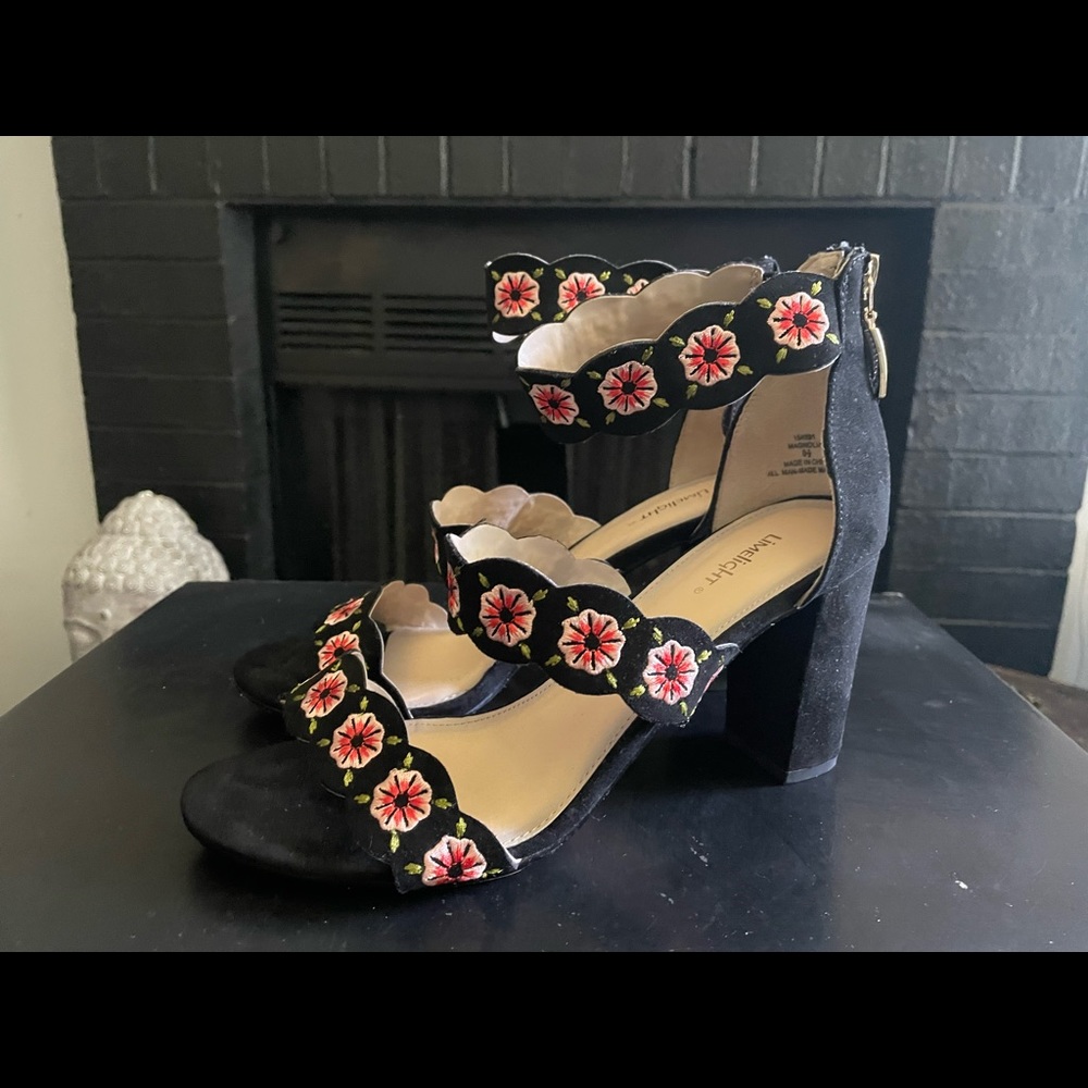 Women’s Black Chunky Heel Floral Sandals SZ 8.5